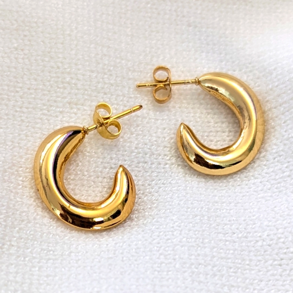 18k GOLD Plated, C-shaped, small, chunky earrings.
